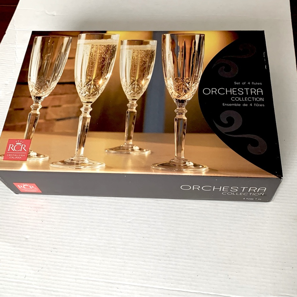 RCR cristalleria Italiana flutes tall champagne glasses set of 4 new with box